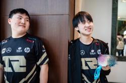 开云体育官方网站-FNC鏖战RNG，Uzi开启传奇时刻峡谷大战小组赛，强势挺进下一轮的简单介绍