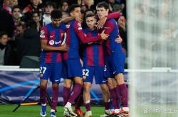 开云体育下载-包含巴萨血洗那不勒斯，莱万统治全场的词条